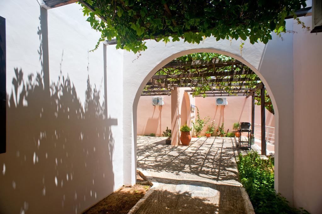 Dolphin Apartments Frangokastello Exterior foto