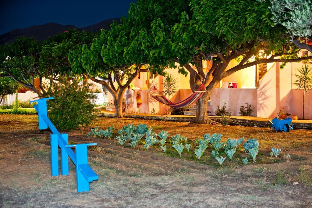 Dolphin Apartments Frangokastello Exterior foto