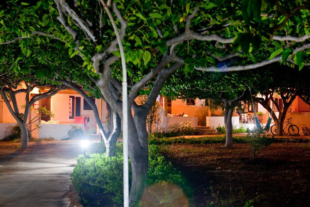Dolphin Apartments Frangokastello Exterior foto