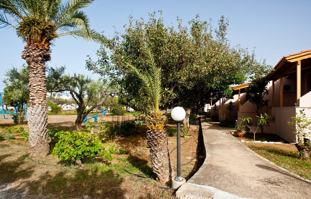 Dolphin Apartments Frangokastello Exterior foto