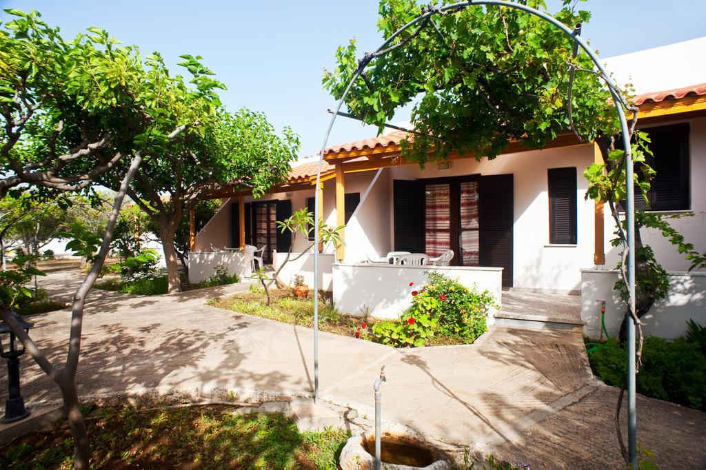 Dolphin Apartments Frangokastello Exterior foto