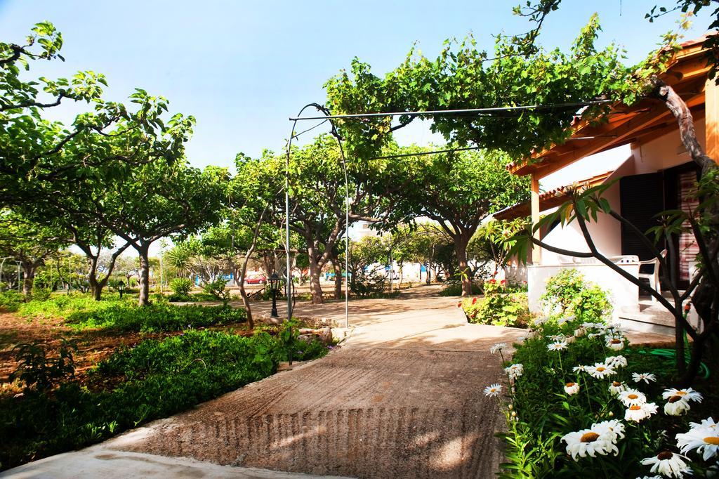 Dolphin Apartments Frangokastello Exterior foto